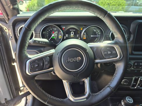 Used 2023 Jeep Wrangler Unlimited Sahara w/ Cold Weather Group AWD/4WD image 18