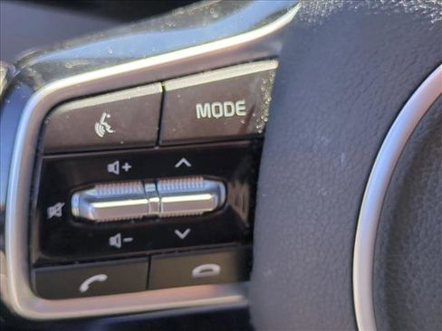 Used 2022 Kia Sorento EX image 16