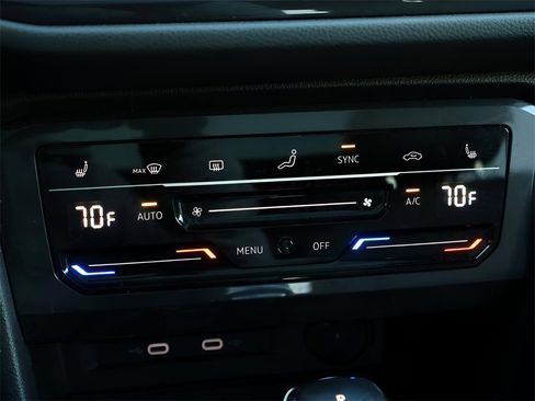 Used 2022 Volkswagen Tiguan SE w/ Panoramic Sunroof Package image 25