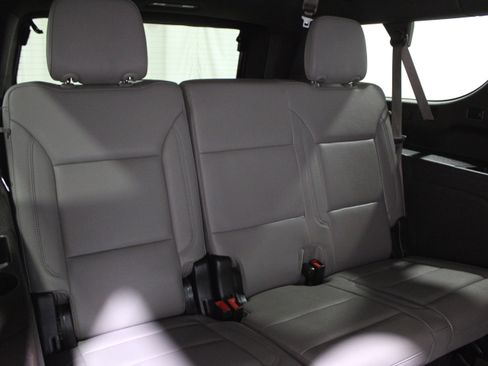 Used 2024 Chevrolet Suburban Z71 w/ Luxury Package image 30