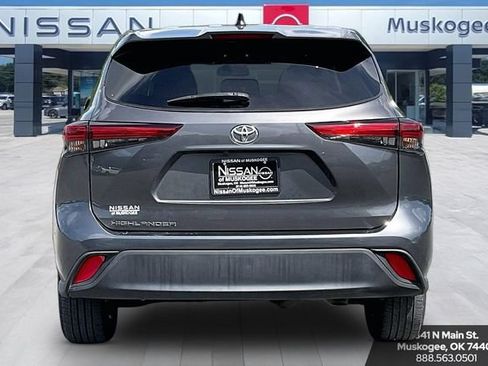 Used 2023 Toyota Highlander L FWD image 6