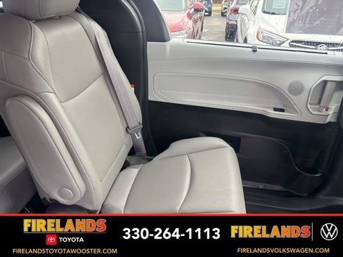 Used 2025 Toyota Sienna XLE image 39