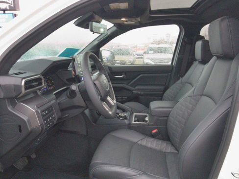 Used 2025 Toyota Tacoma TRD Off-Road image 15