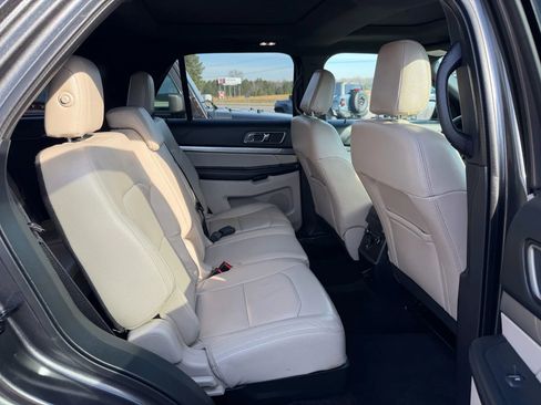 Used 2018 Ford Explorer XLT w/ Equipment Group 202A image 14
