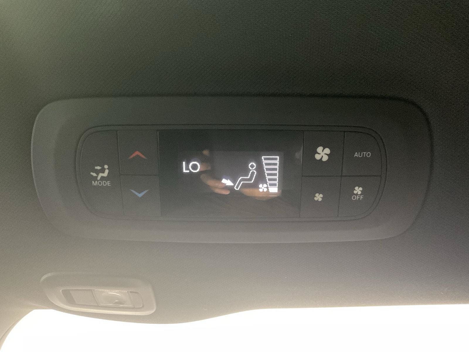 Used 2025 Chrysler Pacifica Limited FWD image 25