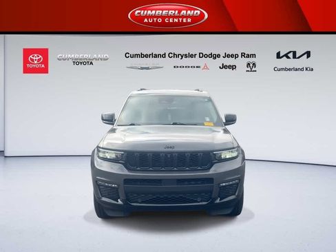 Used 2023 Jeep Grand Cherokee L Limited w/ Luxury Tech Group II image 3