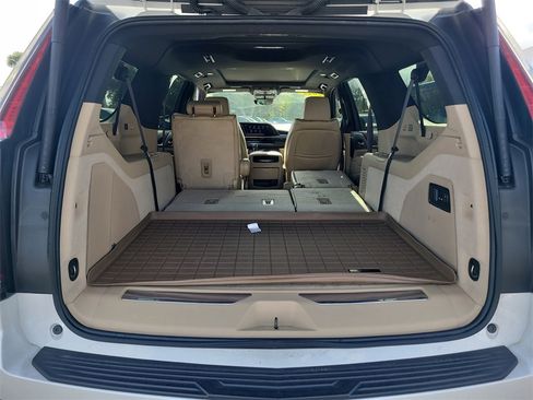 Used 2022 Cadillac Escalade ESV Premium Luxury image 7