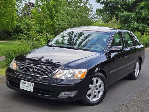 Used 2000 Toyota Avalon XLS FWD image 9