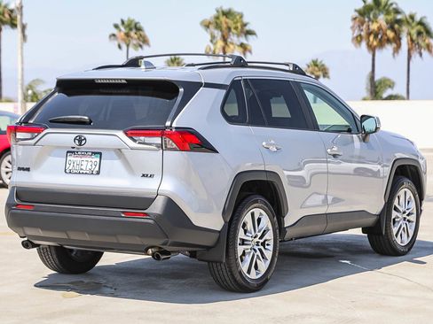 Used 2025 Toyota RAV4 XLE Premium w/ Weather Package FWD image 7