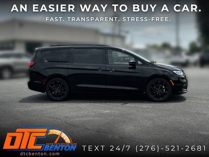 Used 2025 Chrysler Pacifica Limited