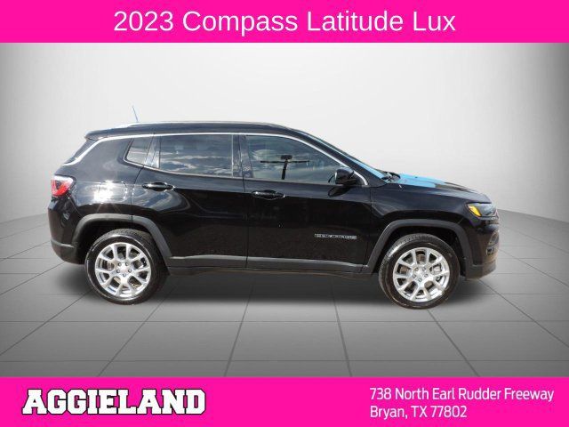 Used 2023 Jeep Compass Latitude AWD/4WD image 2