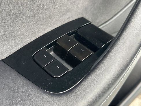 Used 2020 Tesla Model 3 Standard Range Plus image 31