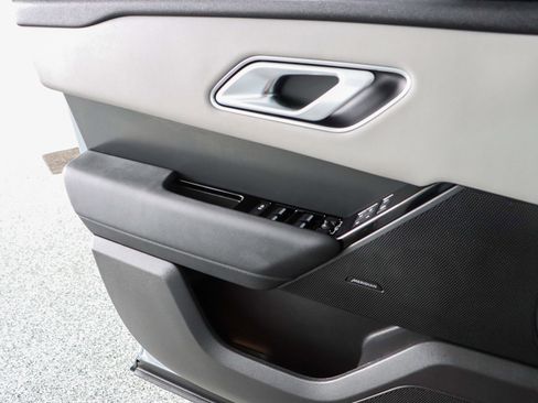 Used 2024 Land Rover Range Rover Velar Dynamic SE image 21