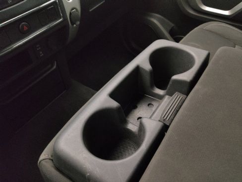 Used 2018 Nissan Titan SV image 26