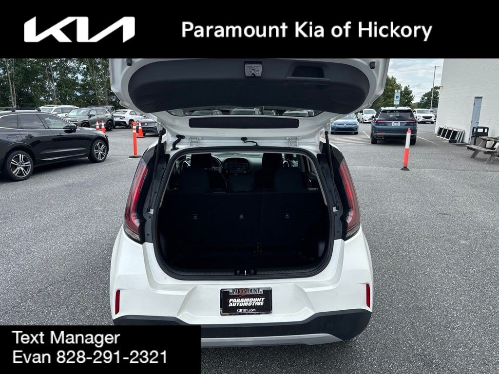 Used 2023 Kia Soul LX w/ Option Group 015 FWD image 10