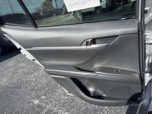 Used 2024 Toyota Camry SE image 12