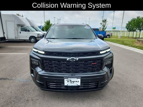 Used 2025 Chevrolet Traverse RS AWD/4WD image 2