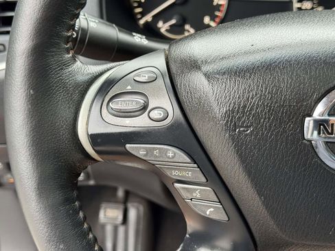 Used 2020 Nissan Pathfinder SL AWD/4WD image 10