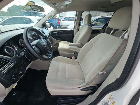 Used 2017 Dodge Grand Caravan SE FWD image 11