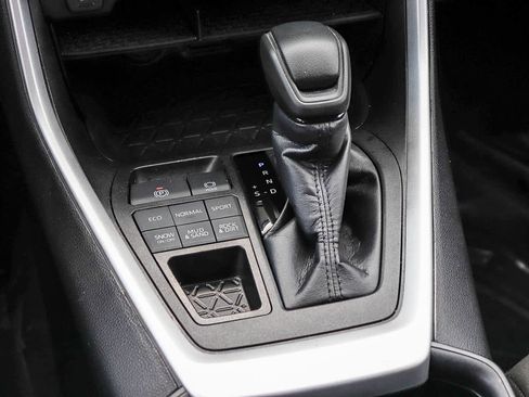 Used 2022 Toyota RAV4 XLE w/ Carpet Mat Package (TMS) AWD/4WD image 20