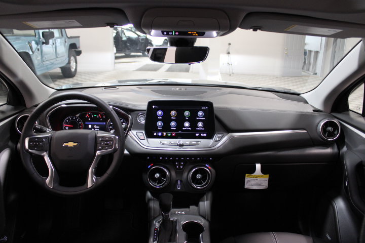 New 2026 Chevrolet Blazer LT w/ Sound & Technology Package AWD/4WD image 3