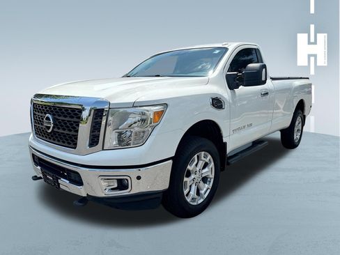Used 2017 Nissan Titan SV AWD/4WD image 3