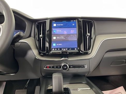Used 2025 Volvo XC60 B5 Plus image 24