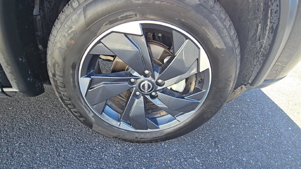 Used 2025 Nissan Rogue SV AWD/4WD image 35