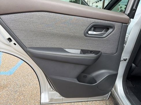 Certified 2021 Nissan Rogue SV image 12