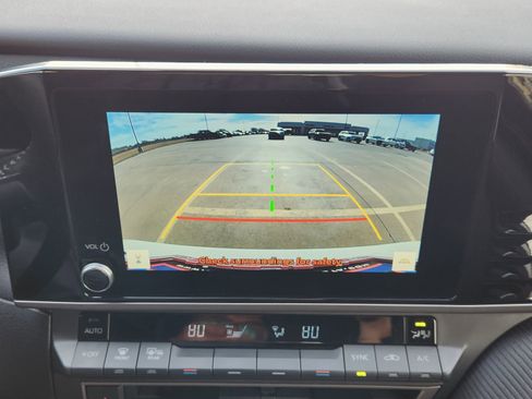 Used 2025 Toyota Camry SE w/ Convenience Package image 21