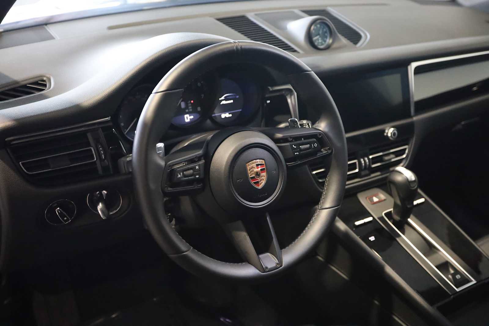 Used 2025 Porsche Macan AWD/4WD image 4