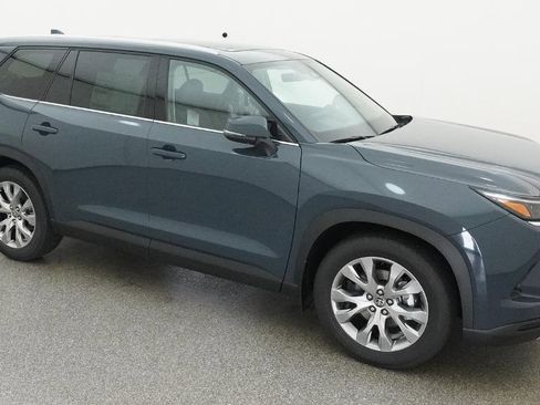 New 2026 Toyota Grand Highlander FWD image 14
