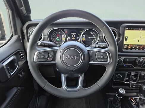 Used 2023 Jeep Wrangler Unlimited Sahara w/ Dual Top Group AWD/4WD image 21