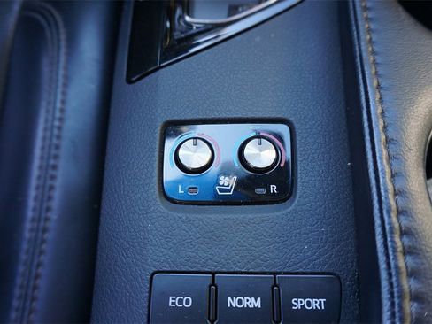 Used 2018 Toyota Avalon Limited image 14