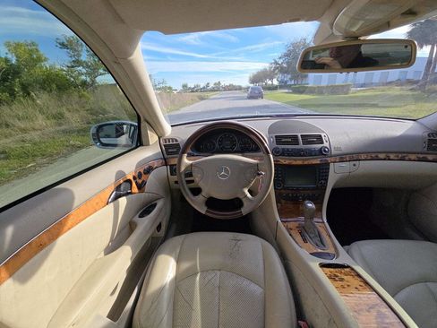 Used 2006 Mercedes-Benz E 350 4MATIC Sedan image 13