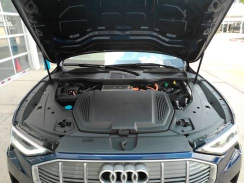 Used 2021 Audi e-tron Premium AWD/4WD image 53