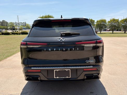Used 2023 INFINITI QX60 Luxe w/ Vision Package image 4