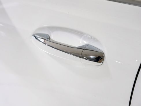 Used 2023 Mercedes-Benz GLB 250 GLB 250 w/ Premium Package image 39