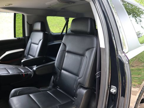 Used 2015 Chevrolet Suburban LTZ RWD image 13