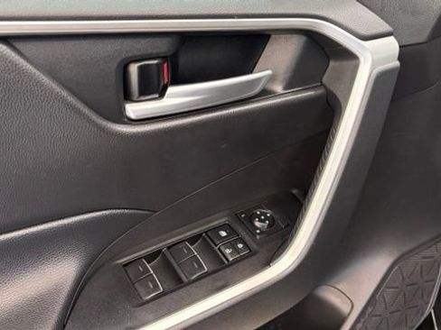 Used 2025 Toyota RAV4 XLE FWD image 15