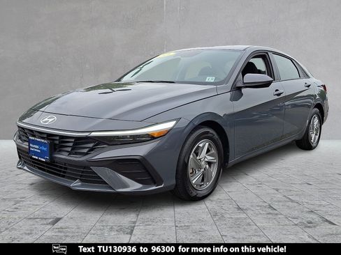 Used 2026 Hyundai Elantra SE FWD image 1