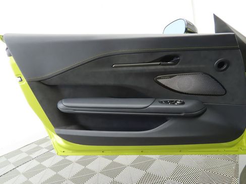 Used 2025 Aston Martin V8 Vantage Coupe image 21