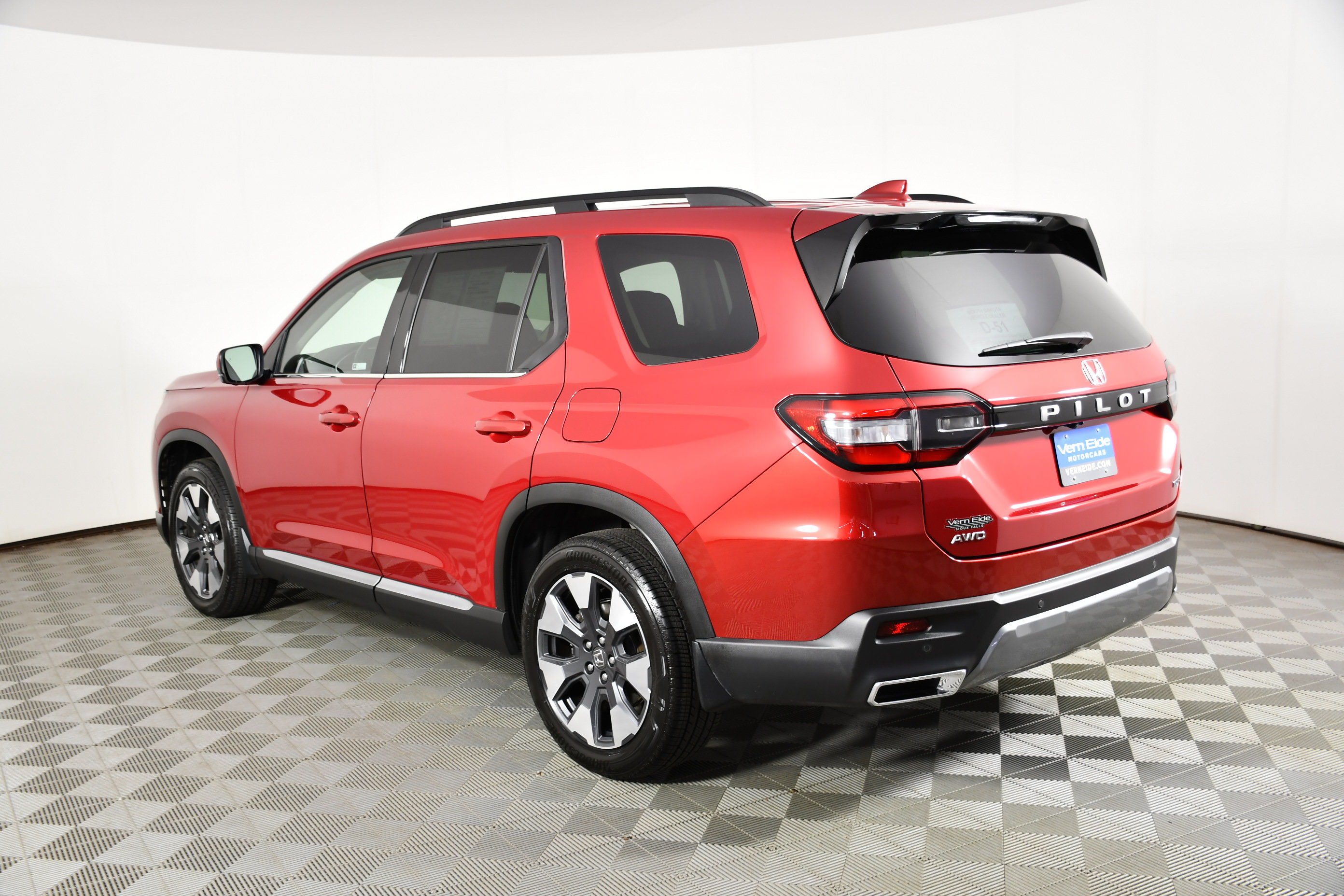Certified 2026 Honda Pilot Touring image 8