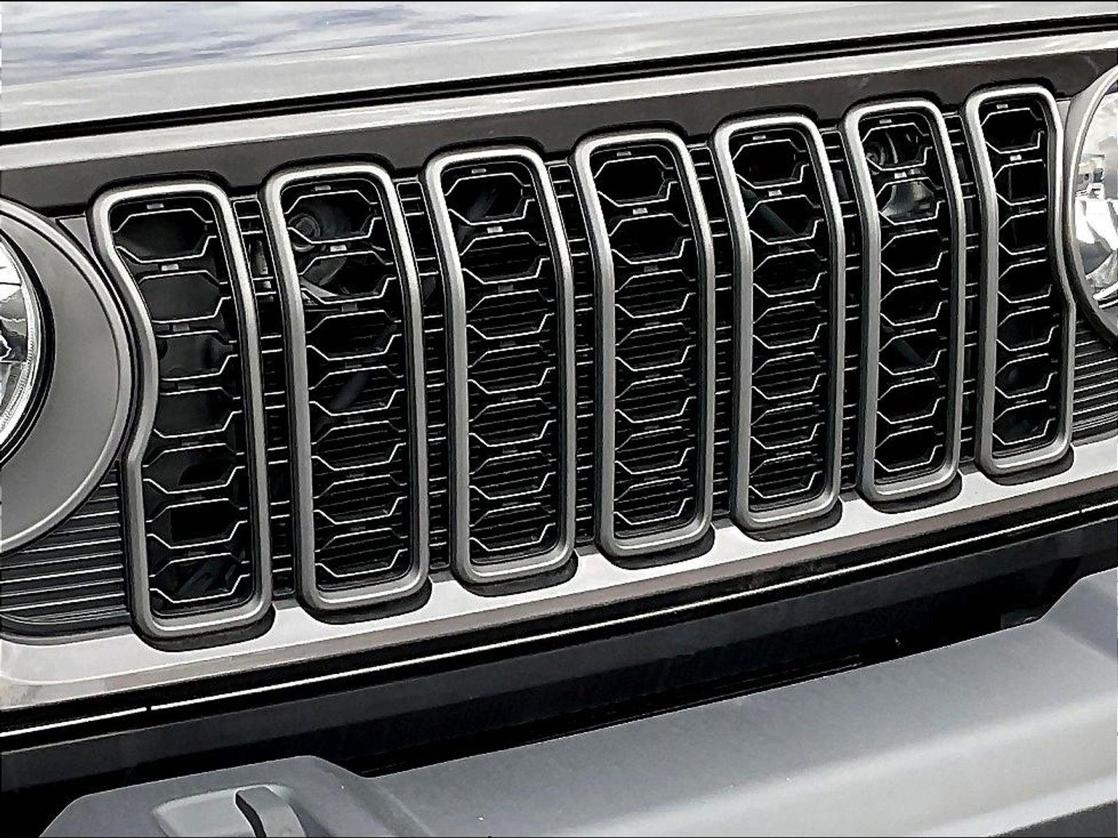 Used 2025 Jeep Gladiator Sport AWD/4WD image 32