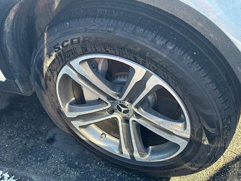 Used 2019 Mercedes-Benz GLC 300 image 5