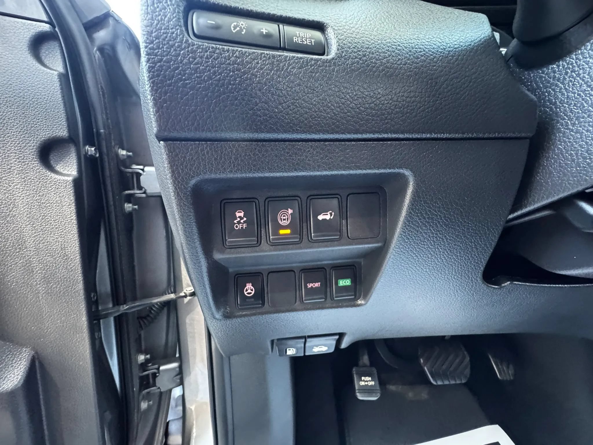 Used 2017 Nissan Rogue SV w/ SV Premium Package FWD image 18