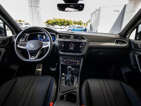 Certified 2023 Volkswagen Tiguan SE R-Line FWD image 28
