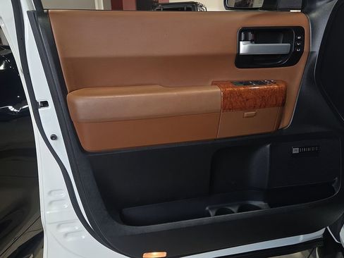 Certified 2019 Toyota Sequoia Platinum AWD/4WD image 17