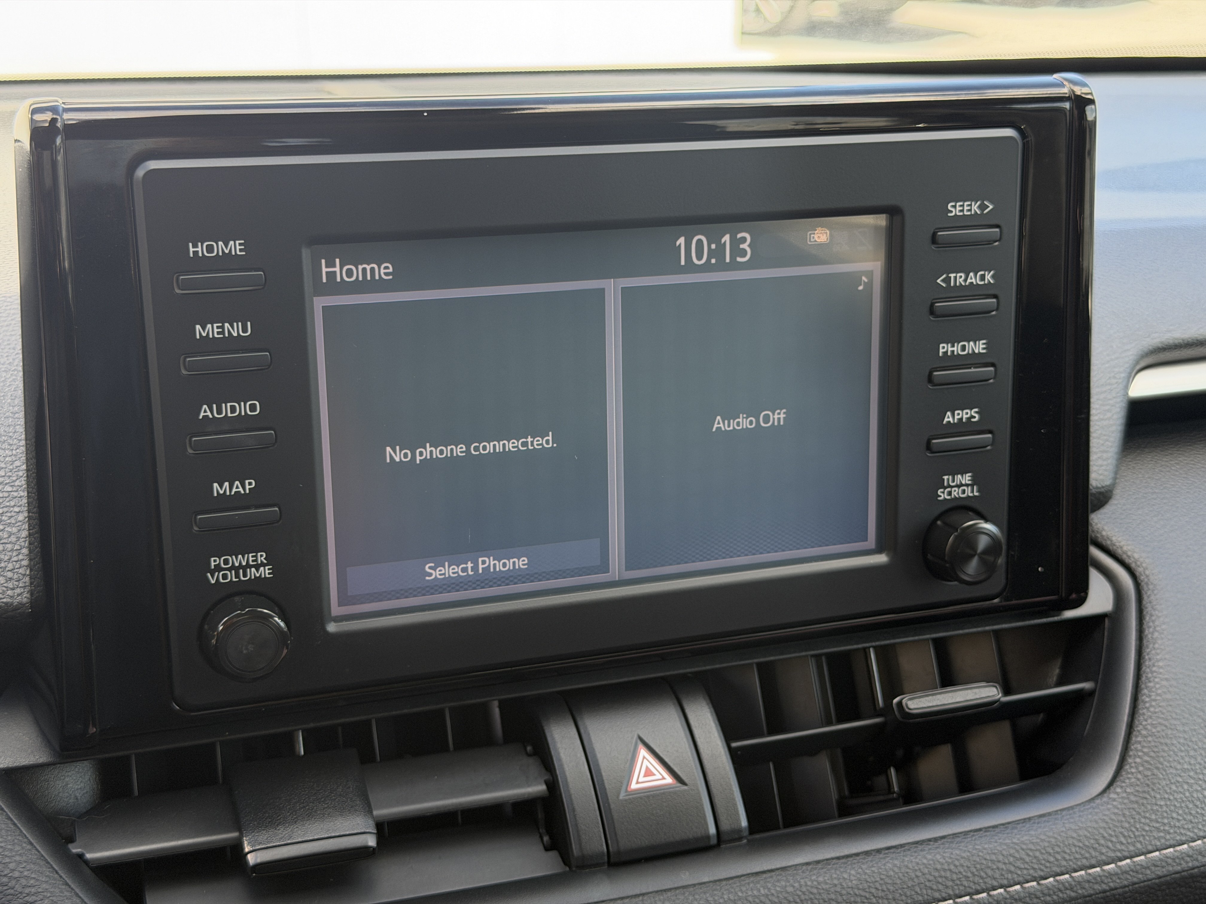 Used 2019 Toyota RAV4 LE FWD image 23