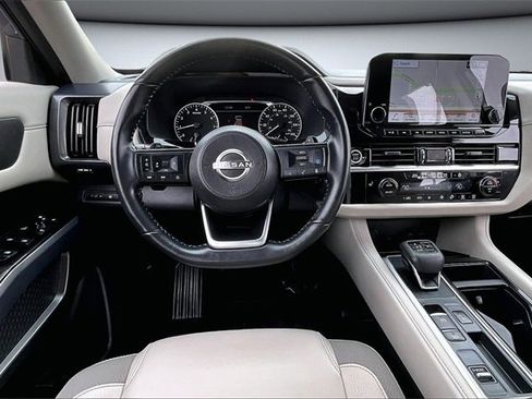 Used 2024 Nissan Pathfinder SL image 8